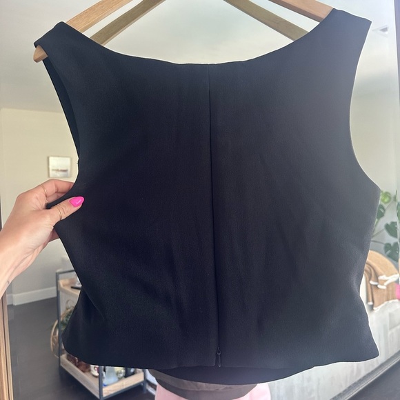 Antonio Melani x Courtney Grow Anais
Sleeveless Ruffle Trim Square Neck Crop Top - Picture 9 of 11